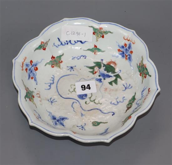 A Chinese wucai dragon dish width 22cm